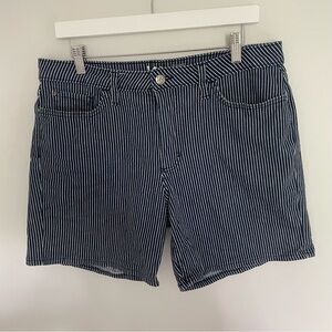 Lee Pin Striped Navy Bermuda Shorts Size 14